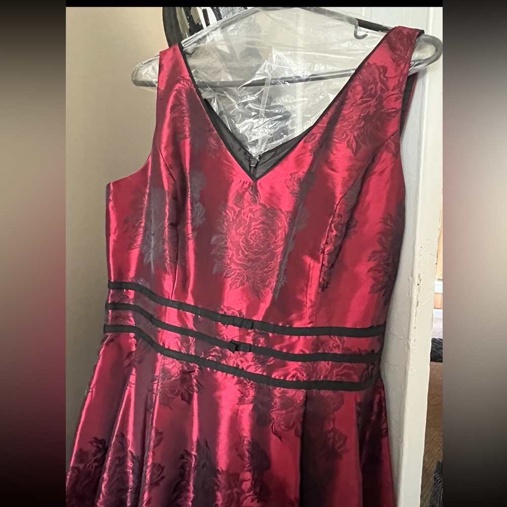 Dress - Picture 3 of 4